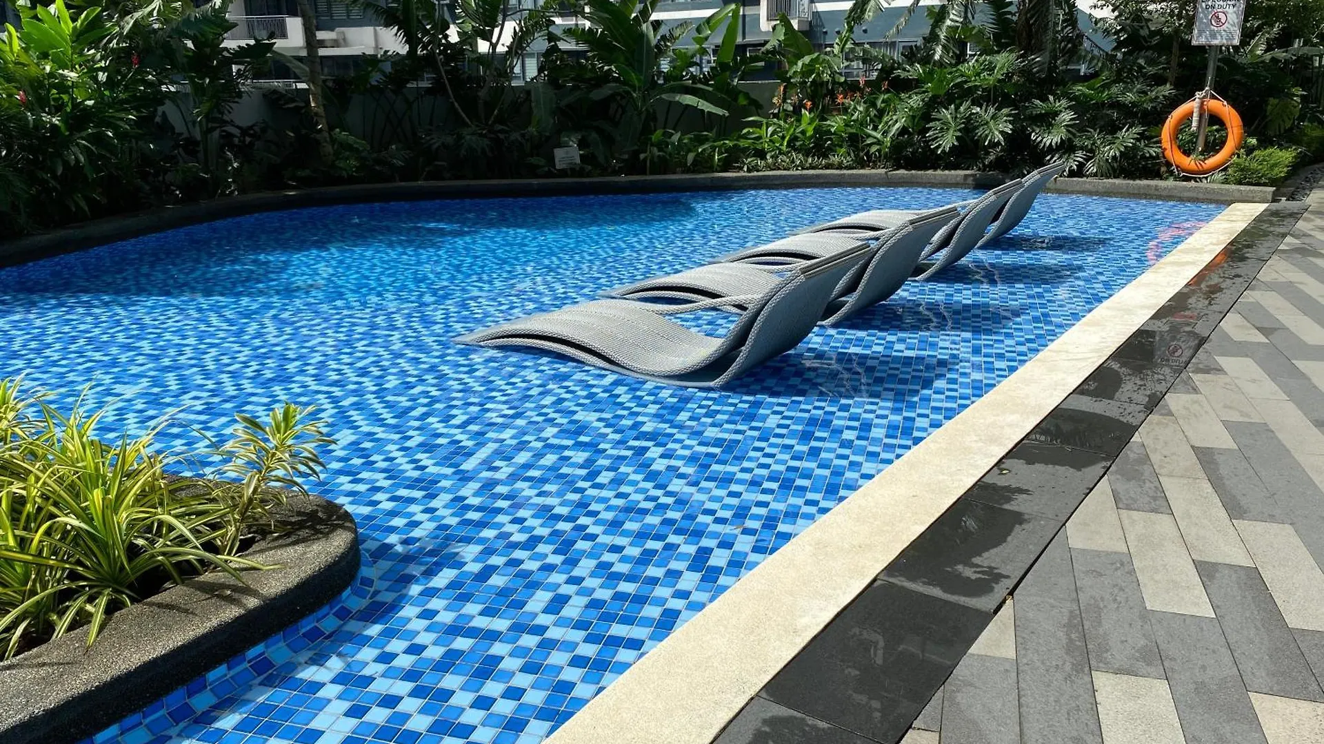 Air Residence Fantasy Sophisticated Chic Family Living 300 Mbps Fast Manila Philippines
