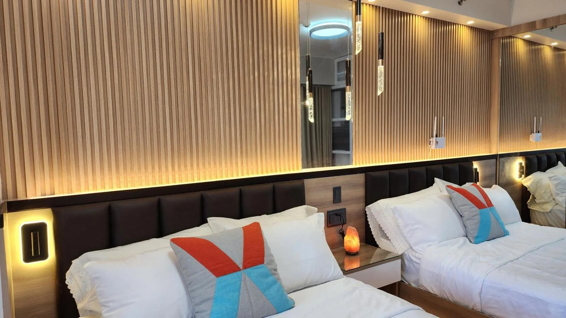 Air Residence Fantasy Sophisticated Chic Family Living 300 Mbps Fast Manila