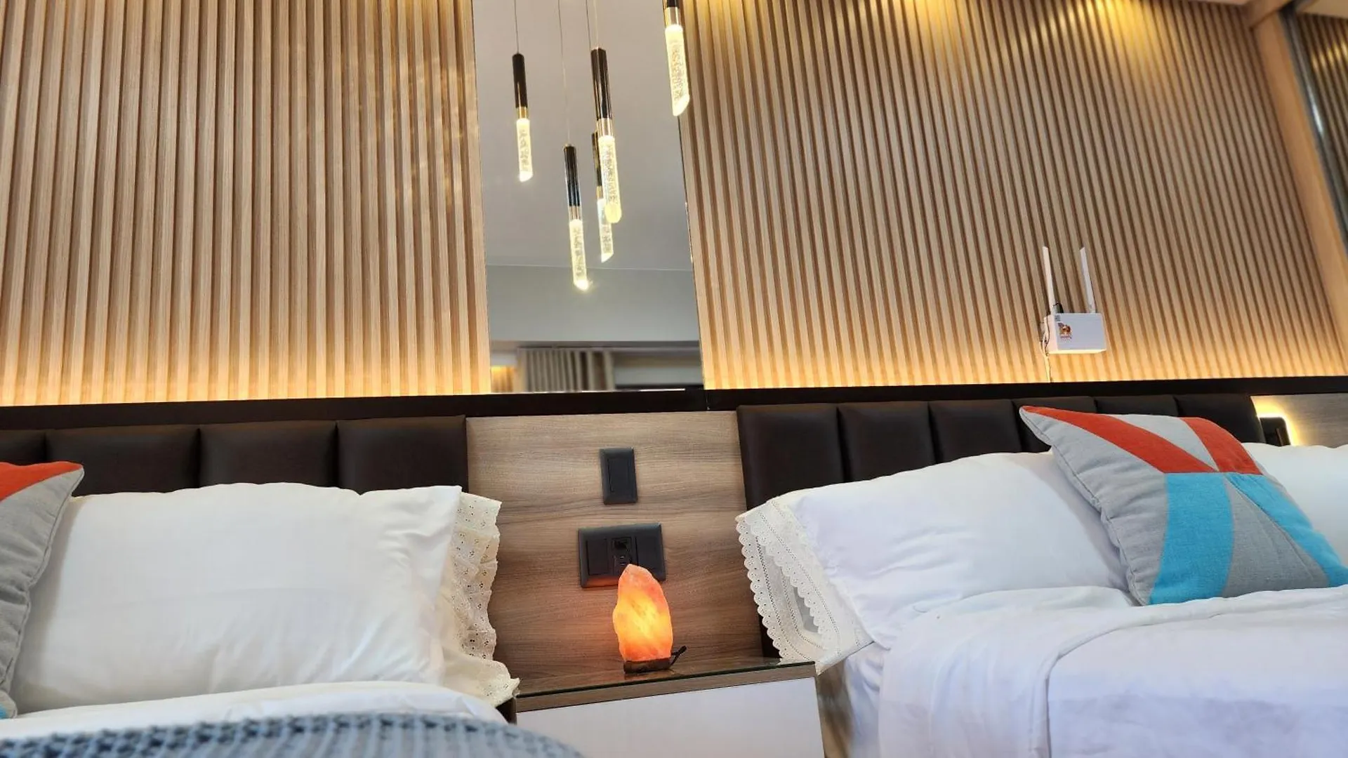 Air Residence Fantasy Sophisticated Chic Family Living 300 Mbps Fast Manila 0*,