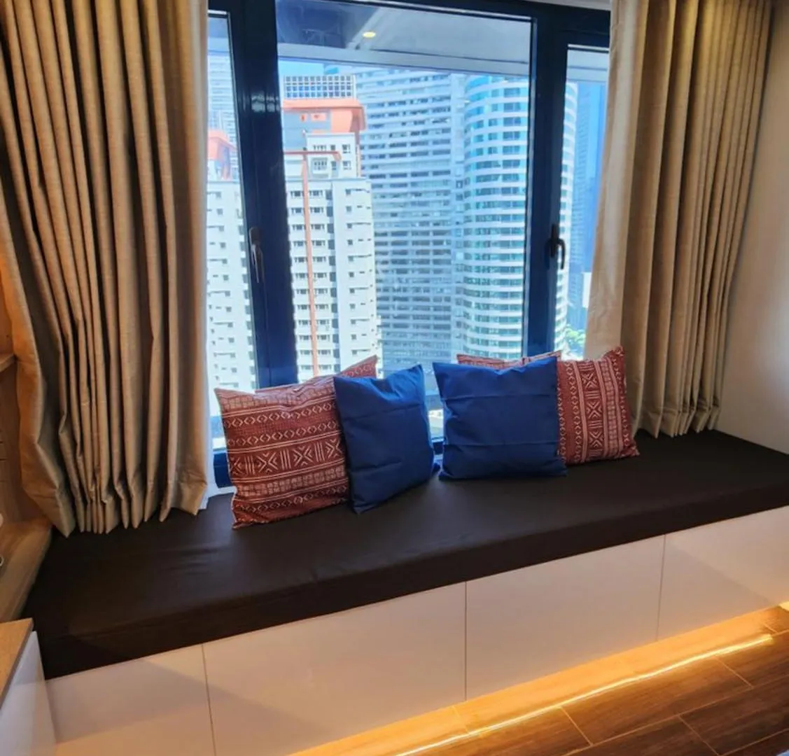 Air Residence Fantasy Sophisticated Chic Family Living 300 Mbps Fast Manila Apartment