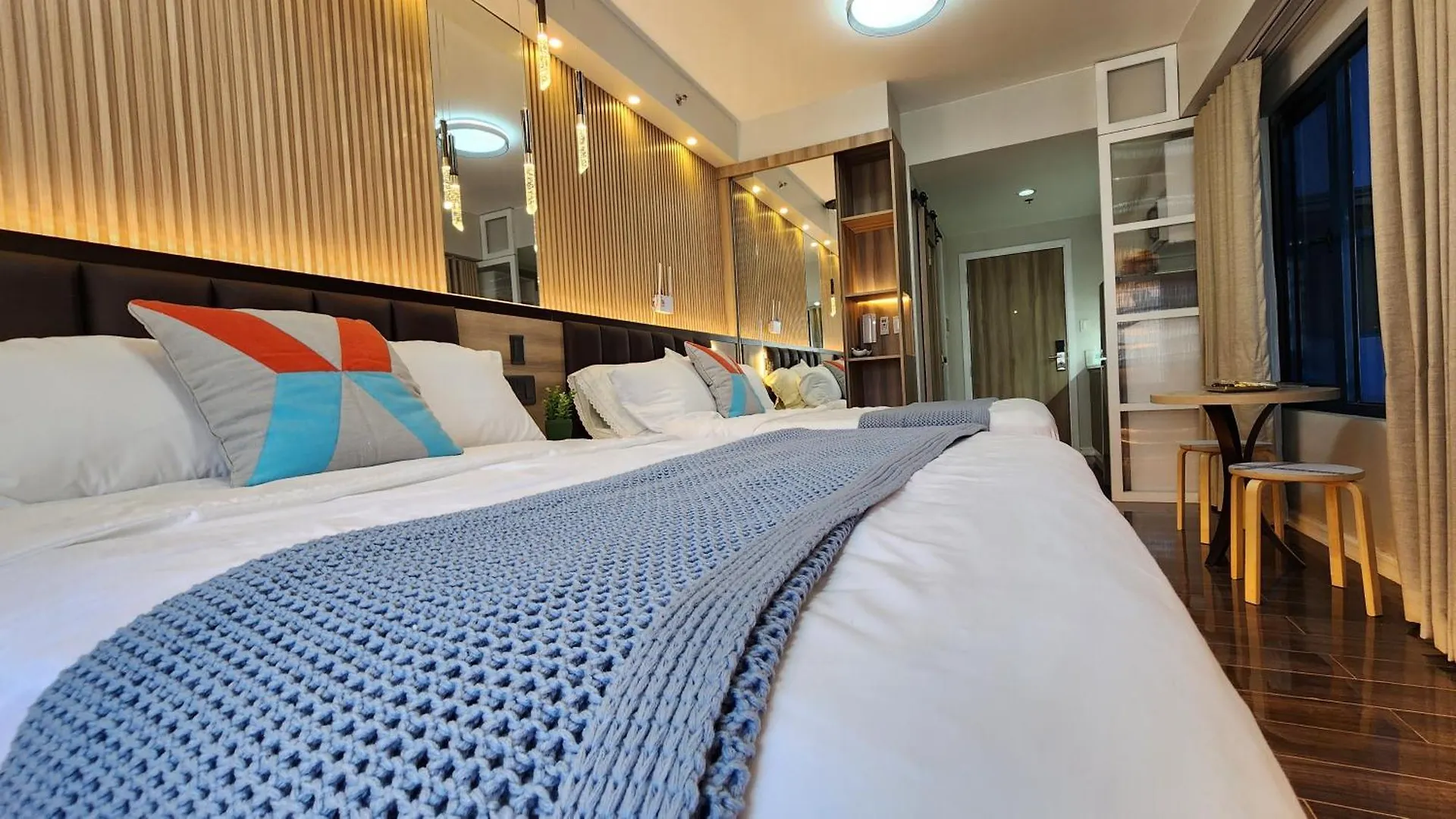 Air Residence Fantasy Sophisticated Chic Family Living 300 Mbps Fast Manila Apartment