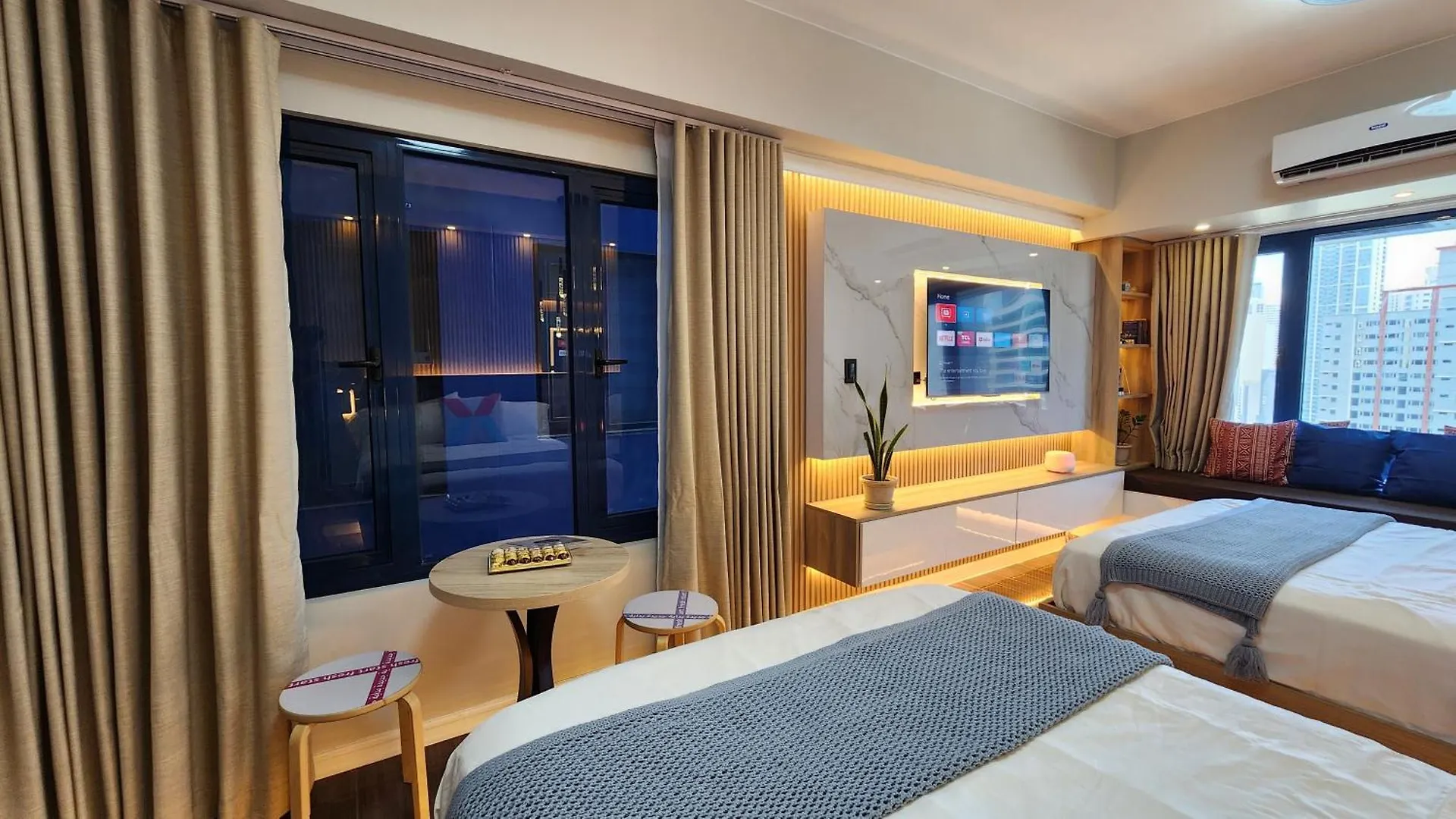 Apartment Air Residence Fantasy Sophisticated Chic Family Living 300 Mbps Fast Manila